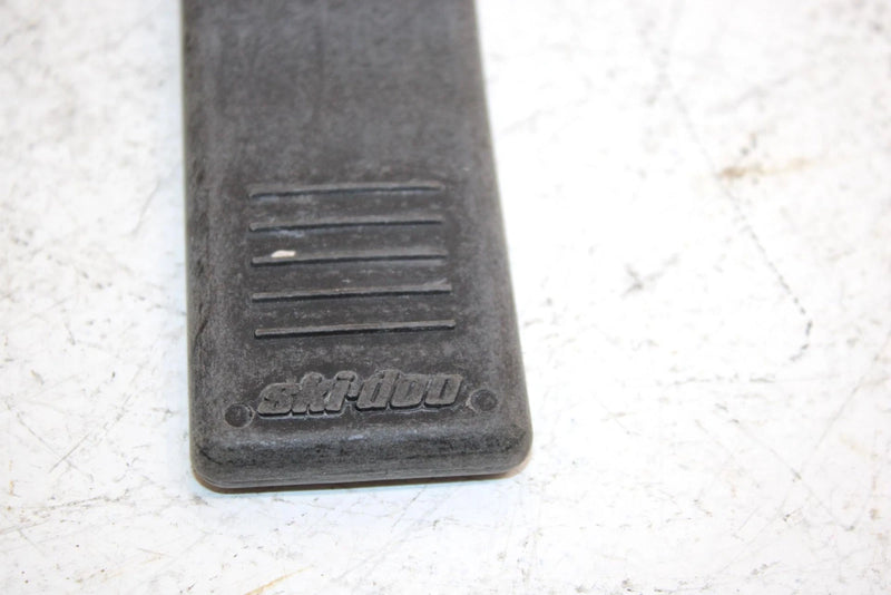 02 Ski-doo Grand Touring 500 Oem Backrest Lock Pair 572038200 SS24