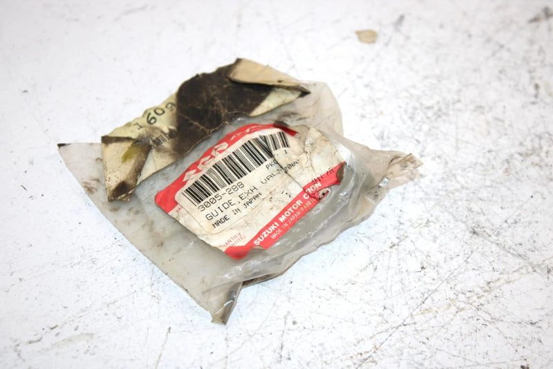 98 Arctic Cat Zr 440 Sno Pro Oem NOS Right Exhaust Valve Guide 3005-288 SAS7