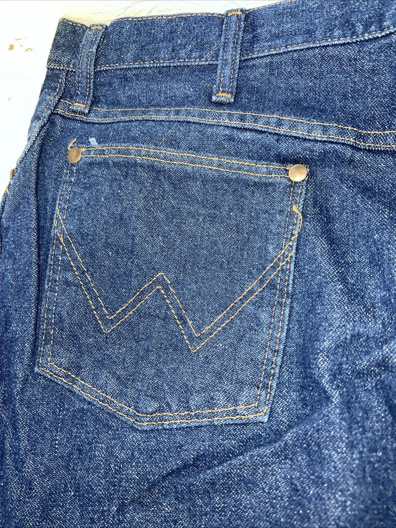 New Men’s Cowboy Cut Classic Fit Wrangler Denim Jeans. 19/20x34 H-13