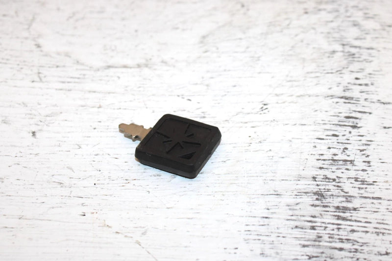1999 Polaris 500 Xc Oem Ignition Key Switch 2205055 SP28