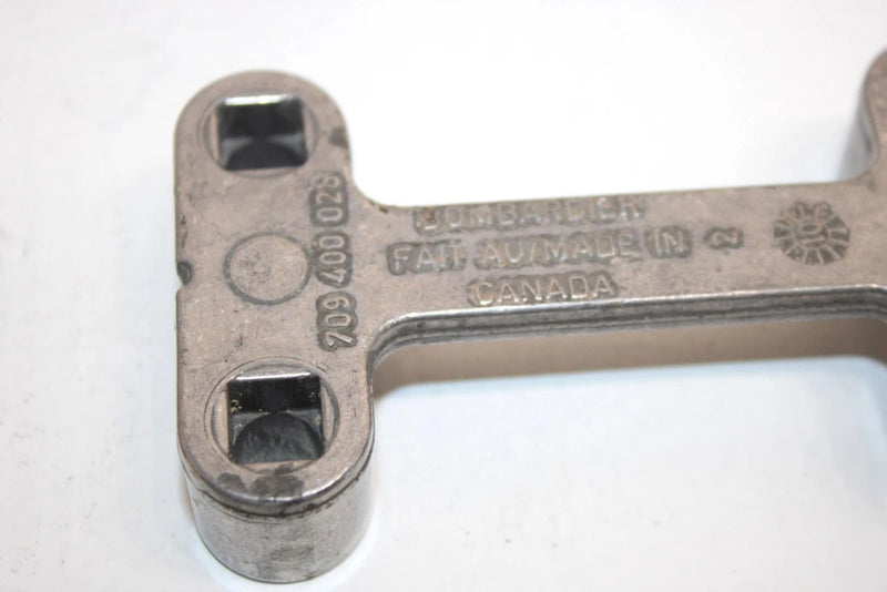2001 Bombardier Traxter Oem Handlebar Mount 709400028 AB10