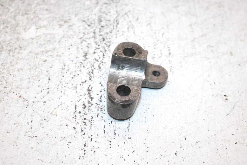 85 Honda Atc110 A Oem Upper Handlebar Clamp Set 53111-958-000 53121-958-000 AH13