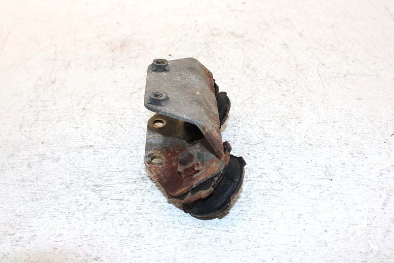 95 Yamaha Vmax 600 Le Oem RearUpper Motor Mount W/Dampners  82M-21425-00-00 SY21