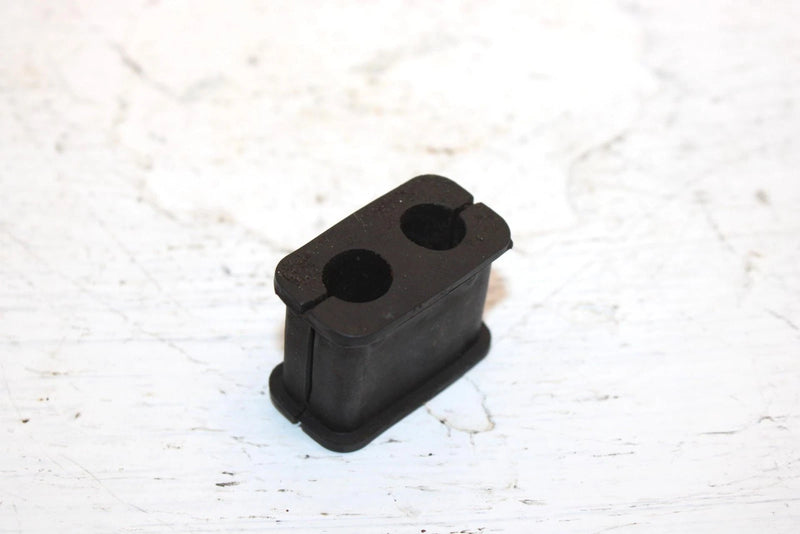 2009 Suzuki Lt-a400f Oem Oil Cooler Line Grommet 16468-38F00 16468-38F01 AS26