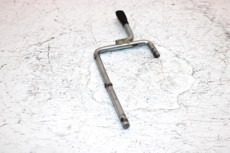 1985 Honda Atc 110 Oem Seat Lock Lever 50221-943-010 AH68