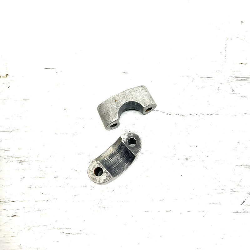 80-82 Yamaha Tri Moto 125 OEM Upper Handlebar Mount Pair 422-23441-00-98 AY62