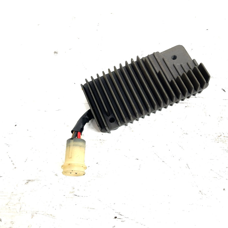 1988 Yamaha Moto 4 OEM Voltage Regulator 1YW-81960-A0-00 AY57