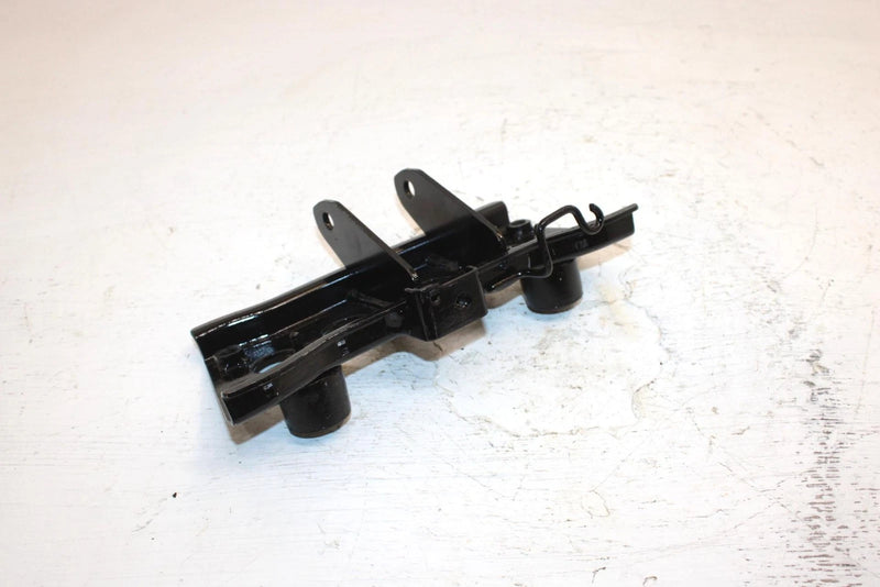 2009 Suzuki Lt-a400f Oem Motor Engine Mount Bracket 41990-27H00 AS26