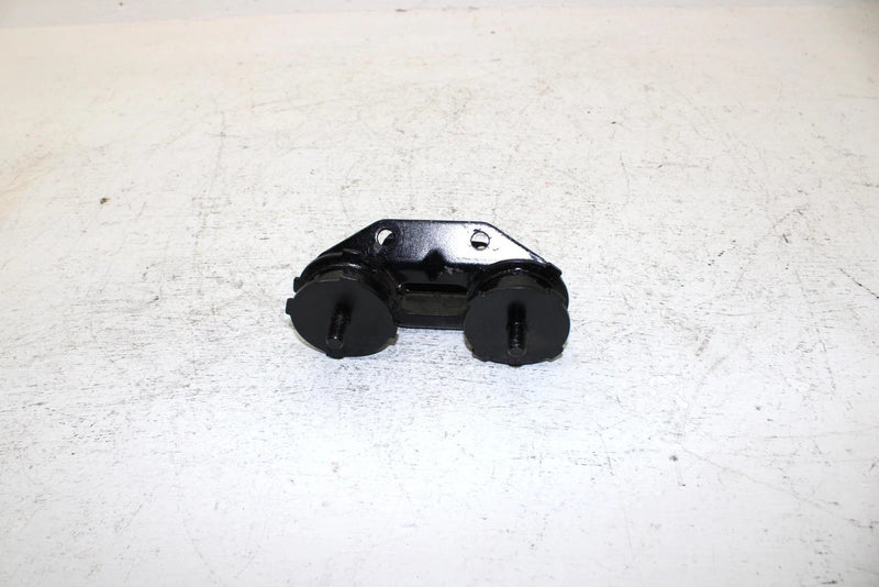 87 Yamaha Exciter 570 L/c Oem Rear Upper Motor Mount 82M-21425-00-00 SY18