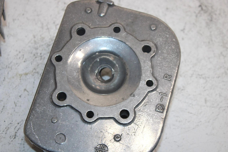 84 Yamaha Phazer Se Oem Cylinder Head Set 8V0-11111-01-00 8V0-11121-01-00 SY9