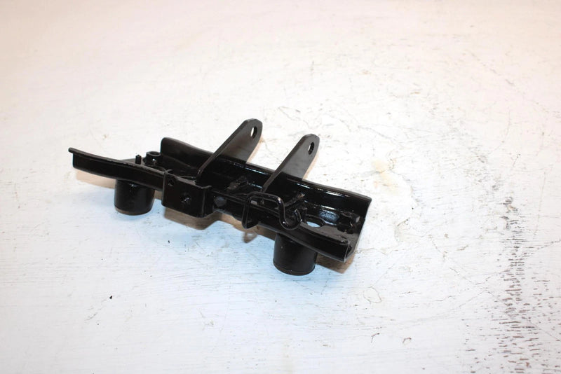 2009 Suzuki Lt-a400f Oem Motor Engine Mount Bracket 41990-27H00 AS26