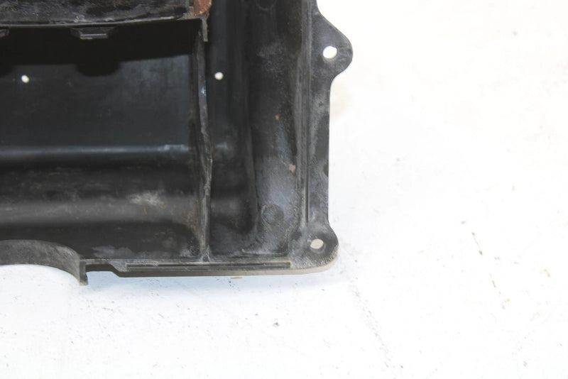 1988 Yamaha Srv Oem Lower Air Box Half 8K4-14441-01-00 SY62