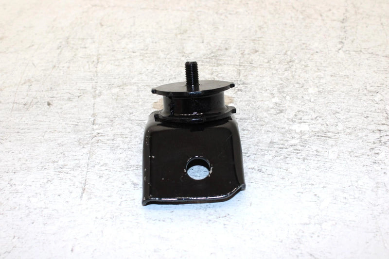 1995 Yamaha Vmax 500 Oem Front Lower Right Motor Mount 85L-21417-00-00 SY34