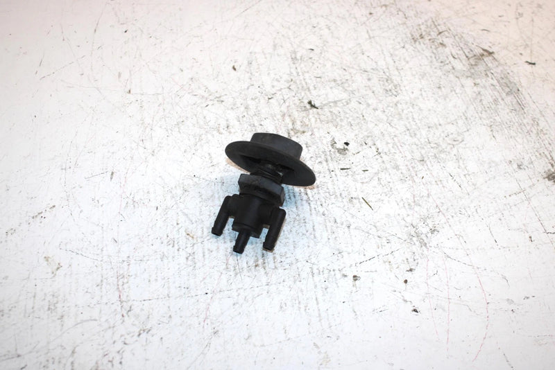 98 Polaris Xplorer 300 Oem Fuel Petcock 5432559 7052154 AP69