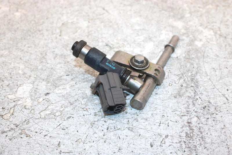 2006 Polaris Sportsman 500 Oem Fuel Rail And Injector 3089900 AP186