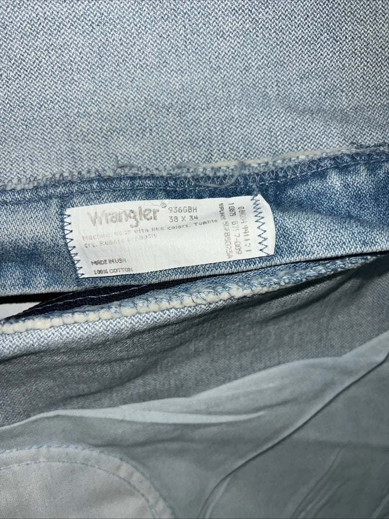 New Men’s Wrangler Light Wash Original Fit Denim Jeans. 38x34 Q-12
