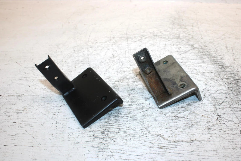 1995 Yamaha Vmax 600 Oem Footrest Bracket Set 8AB-21926-00-00 SY11