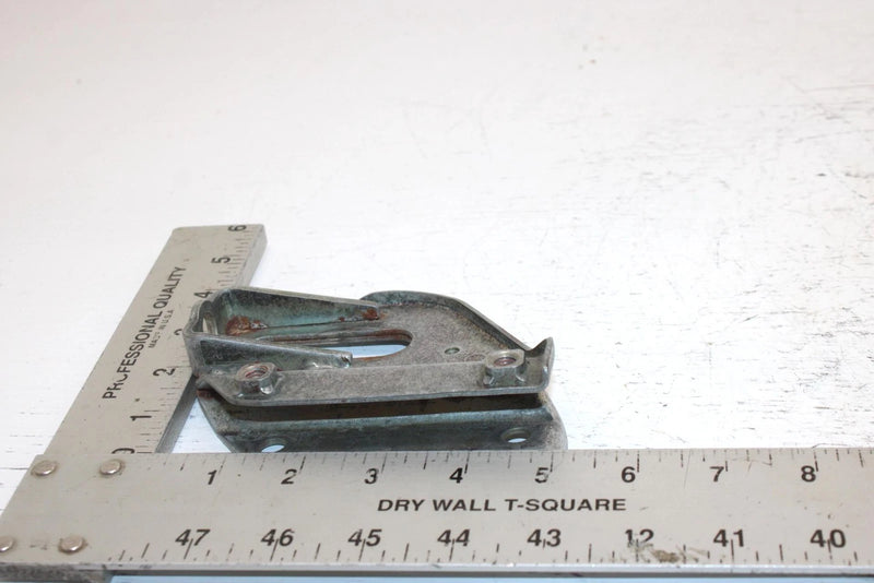 1989 Yamaha Inviter Oem Left Tensioner Bracket 8L8-47412-00-00 SY17