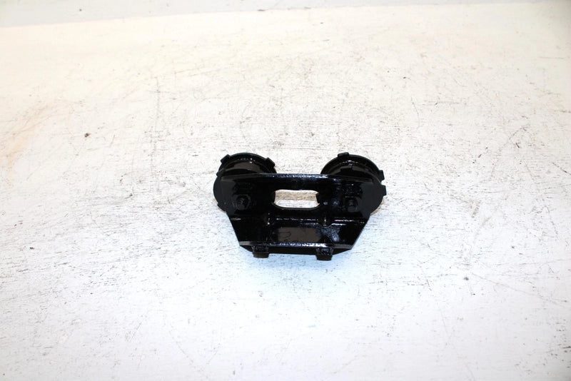 87 Yamaha Exciter 570 L/c Oem Rear Upper Motor Mount 82M-21425-00-00 SY18