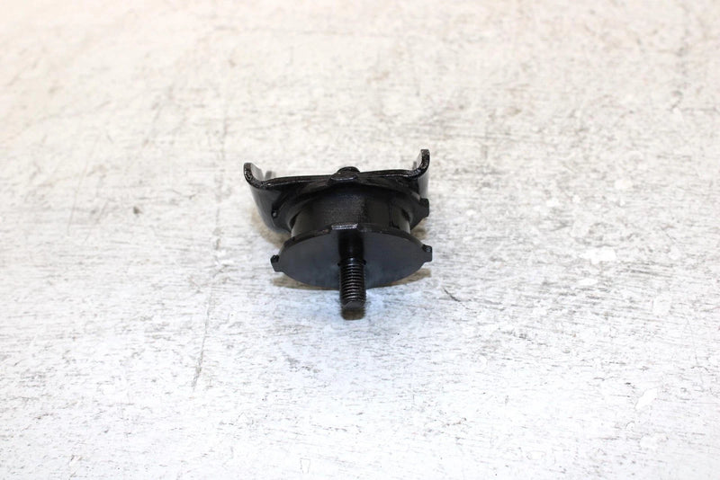 1995 Yamaha Vmax 500 Oem Front Lower Right Motor Mount 85L-21417-00-00 SY34