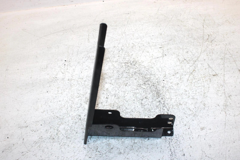 2004 Polaris Magnum 330 Oem Right Front Rack Mount 1014101-067 AP159