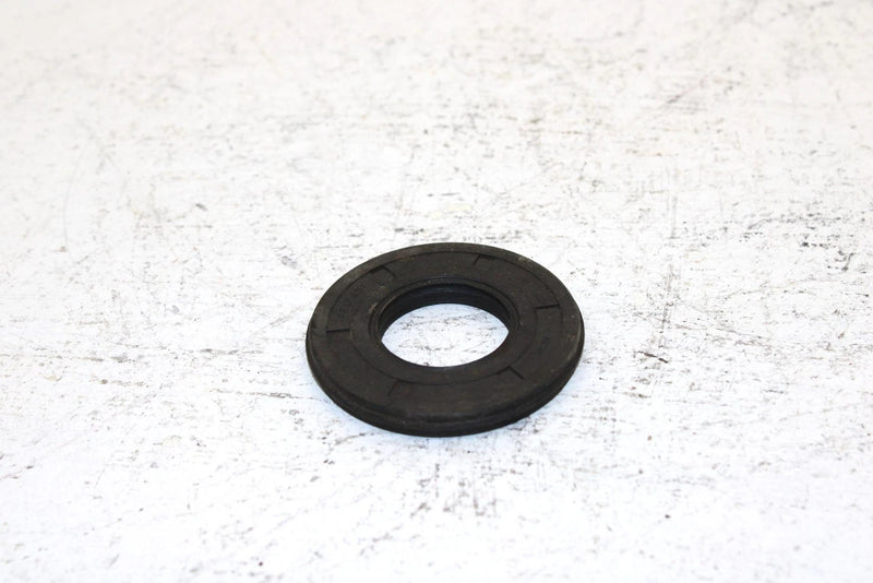 1997 Polaris 500 Indy Oem Crankcase Oil Seal Pair  3085200 SP15