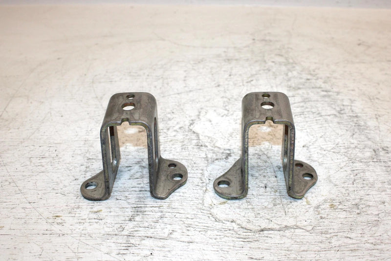 97 Yamaha Vmax700 Triple Oem Front Upper Mount Bracket Pair 8CH-21415-00-00 SY10