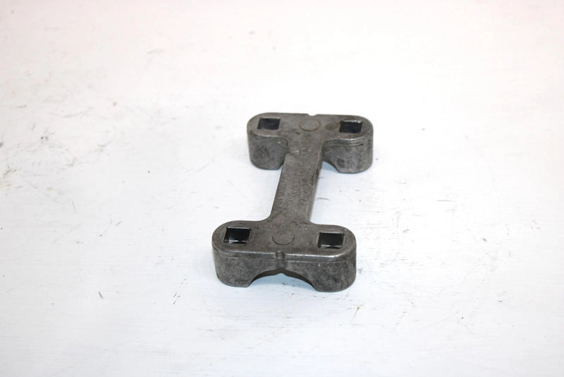 2003 Bombardier Traxter 500 Oem Handlebar Clamp 709400028 AB15.1