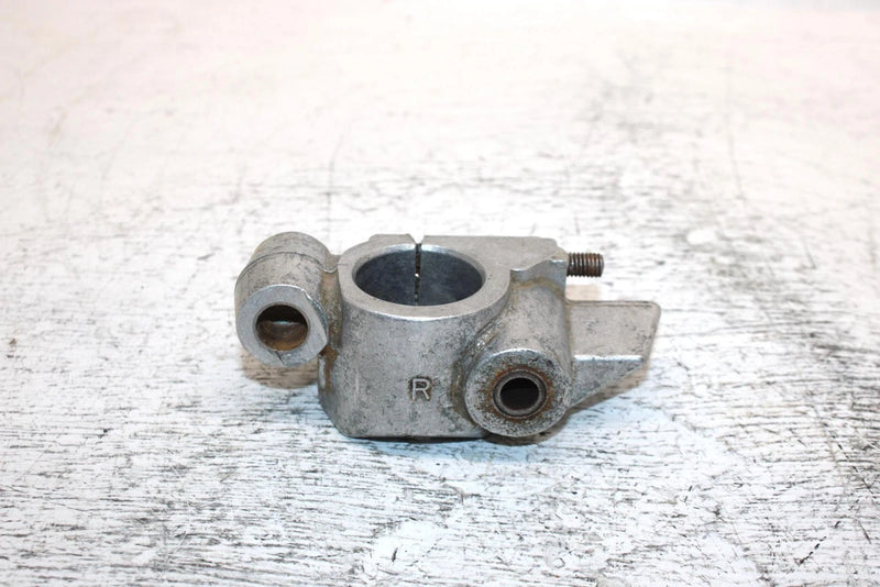 1997 Yamaha Venture Tr Oem Front Right Suspension Bracket 84M-2377E-00-00 SY15