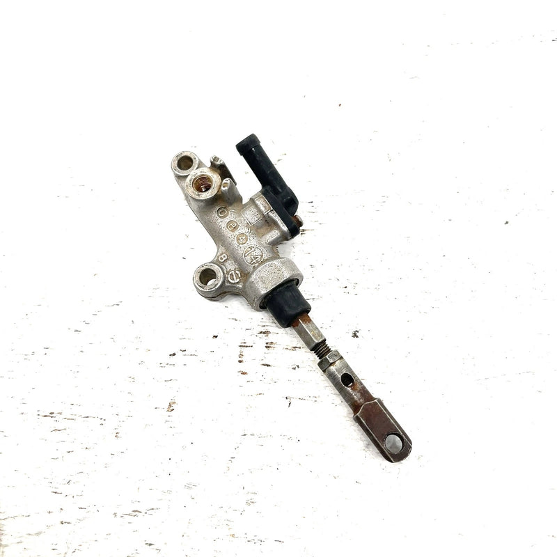 2000 Yamaha Warrior 350 OEM Rear Brake Master Cylinder 3GD-2583V-00-00 AY67