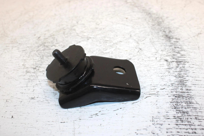 1995 Yamaha Vmax 600 Oem Front Lower Right Mount W/Dampner  8M6-21486-02-00 SY11