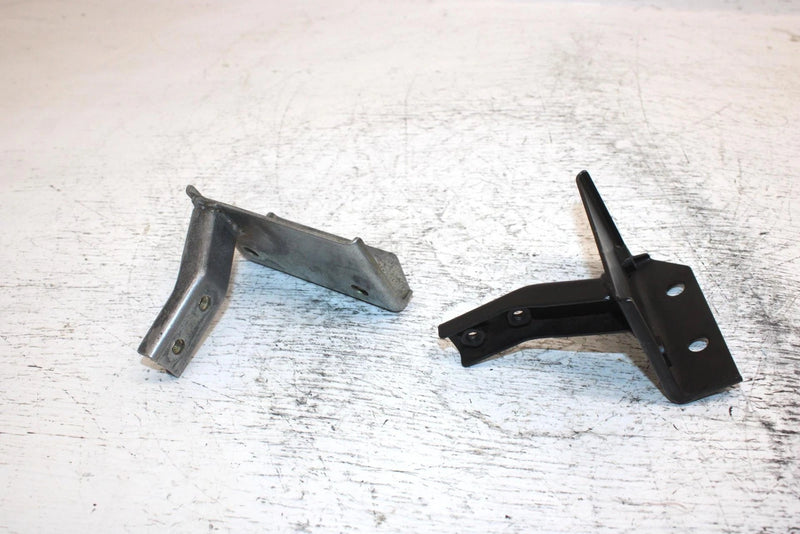 1995 Yamaha Vmax 600 Oem Footrest Bracket Set 8AB-21926-00-00 SY11