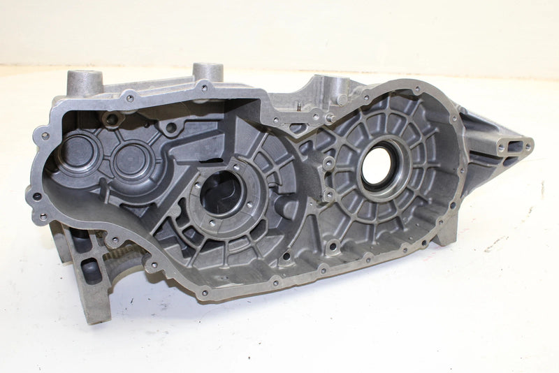 01 Polaris Sportsman 400 OEM Right Transmission Case 3233776 AP107