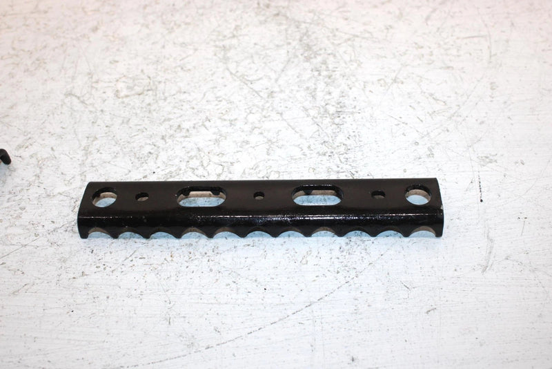 2000 Polaris Xplorer Oem Footrest Cleat Pair 5242525-067 AP177