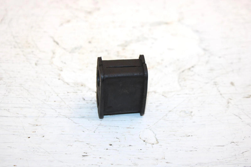 2009 Suzuki Lt-a400f Oem Oil Cooler Line Grommet 16468-38F00 16468-38F01 AS26