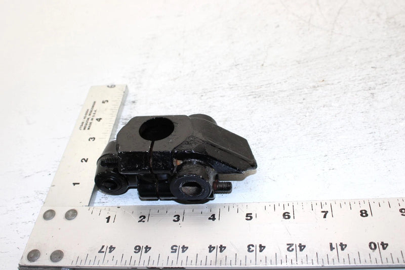 1995 Yamaha Vmax 500 Oem Right Front Suspension Bracket 84M-2377E-00-00 SY34