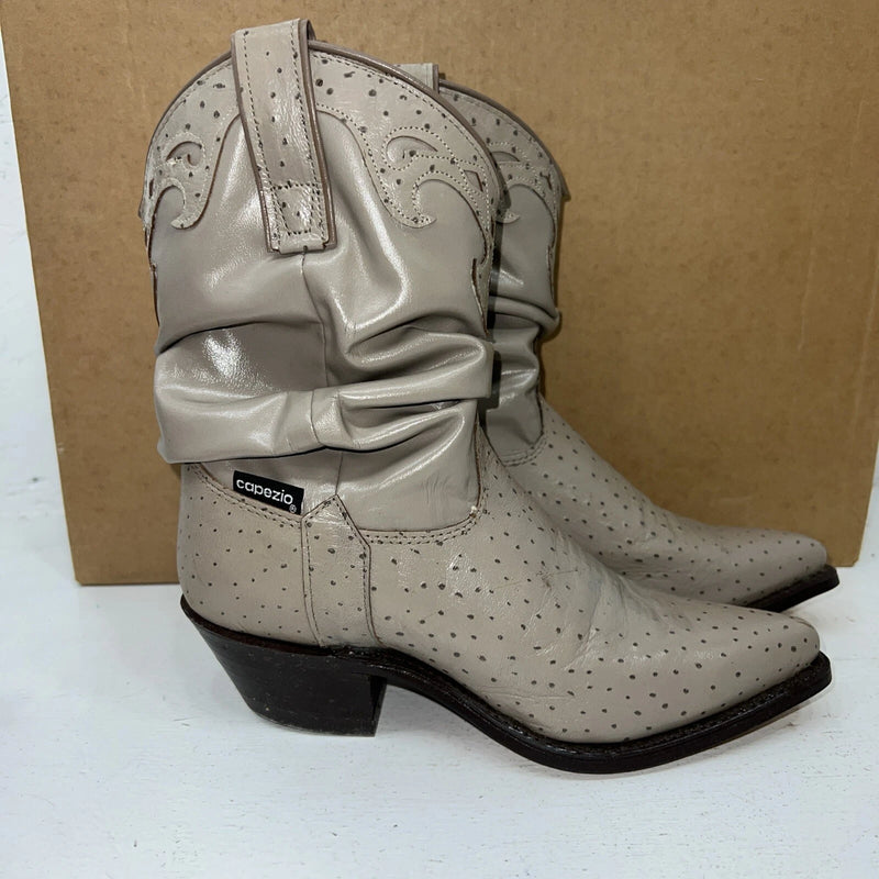 New Women’s Tan Short Capezio Cowboy Boots. L 432 6 M. 20-67