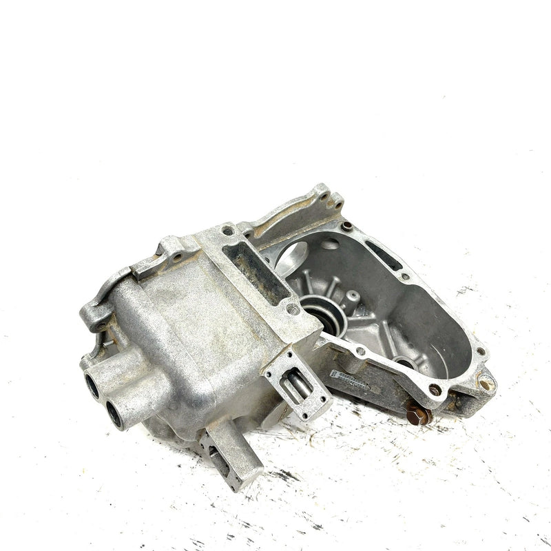 00-02 Polaris Magnum 325 4X4 OEM Main Transmission Case 3233902 AP202