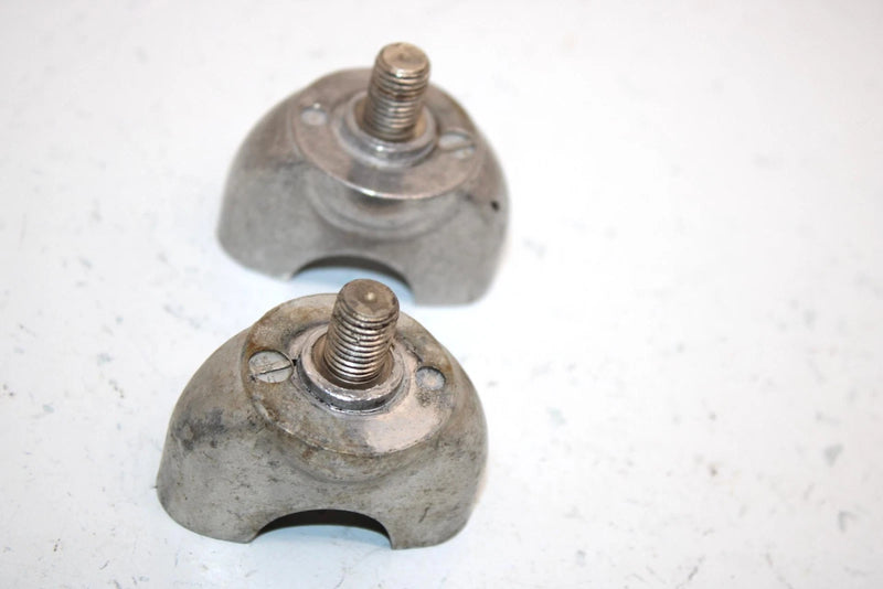 86 Honda Fourtrax 250 Trx250 A Oem Lower Handlebar Mount Pair 53130-958-000 AH32
