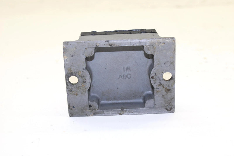 2001 Yamaha Waverunner Xlt1200 Oem Upper Mount Stopper 66V-44532-00-94 JY7 