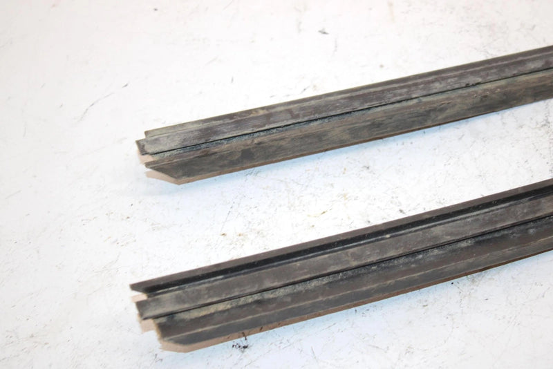89 Polaris 500 Oem Rail Slider Pair 5521320 SP133
