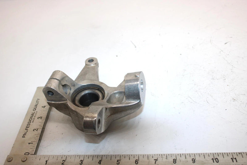 21 Can-amOutlanderMax4504x4 Dps Oem Front Right Steering Knuckle 705402905 AB4