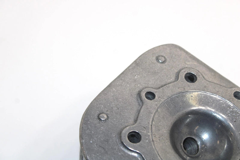 Yamaha Oem PTO Cylinder Head 8V0-11111-01-00 Q1694