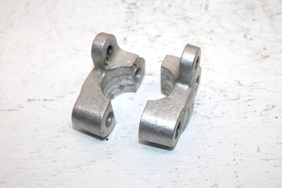 1985 Honda Atc 110a All Terrain Oem Upper Handlebar Clamp Set 53121-958-000 AH58
