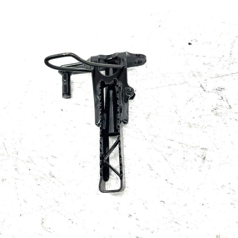 1988 Yamaha Moto 4 OEM Right Foot Peg 1YW-27421-00-00 AY57