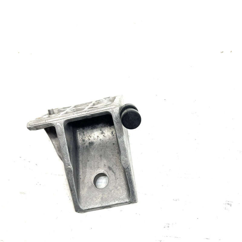03 Yamaha WaveRunner XLT1200 OEM Left Rear Engine Bracket 68N-21425-00-94 JY30