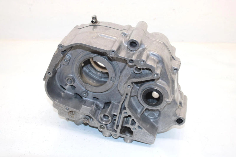 86 Honda Fourtrax  Trx125 A Oem Crankcase 11100-VM6-680 11200-VM6-000 AH7