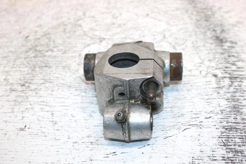 1995 Yamaha Vmax 600 Oem Right Suspension Bracket 84M-2377E-00-00 SY11
