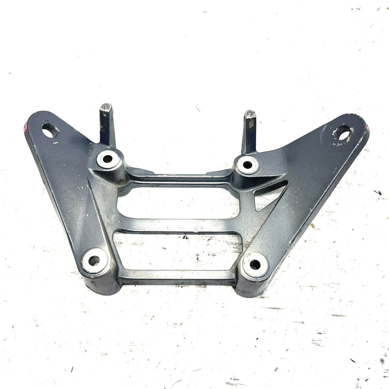 96-97 Yamaha WaveVenture 1100 WVT1100 OEM Rear Engine Mount 63M-21425-00-94 JY14