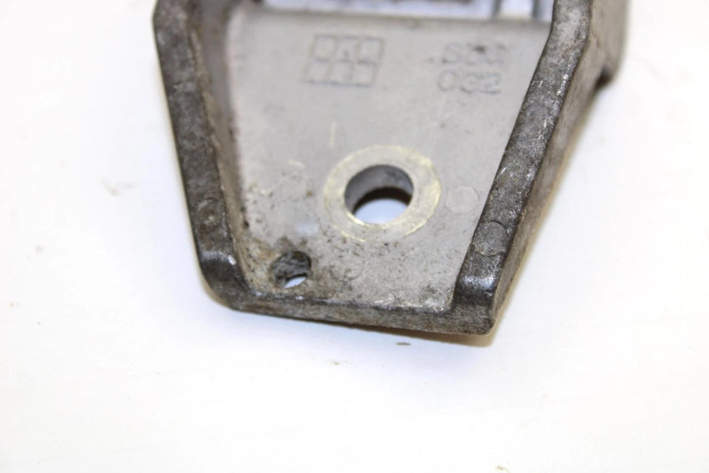 1999 Yamaha Phazer 500 Oem Front Lower Left Motor Mount 8DJ-21417-00-00 SY80